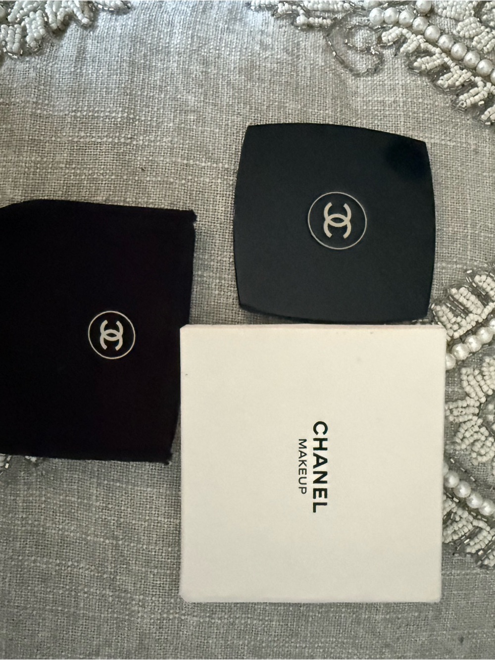CHANEL Black Compact Mirror with White Branded Box - Picture 2 of 3